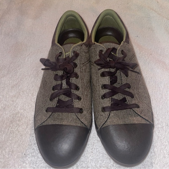 Nike Brown and Olive Sneakers - Picture 3 of 4